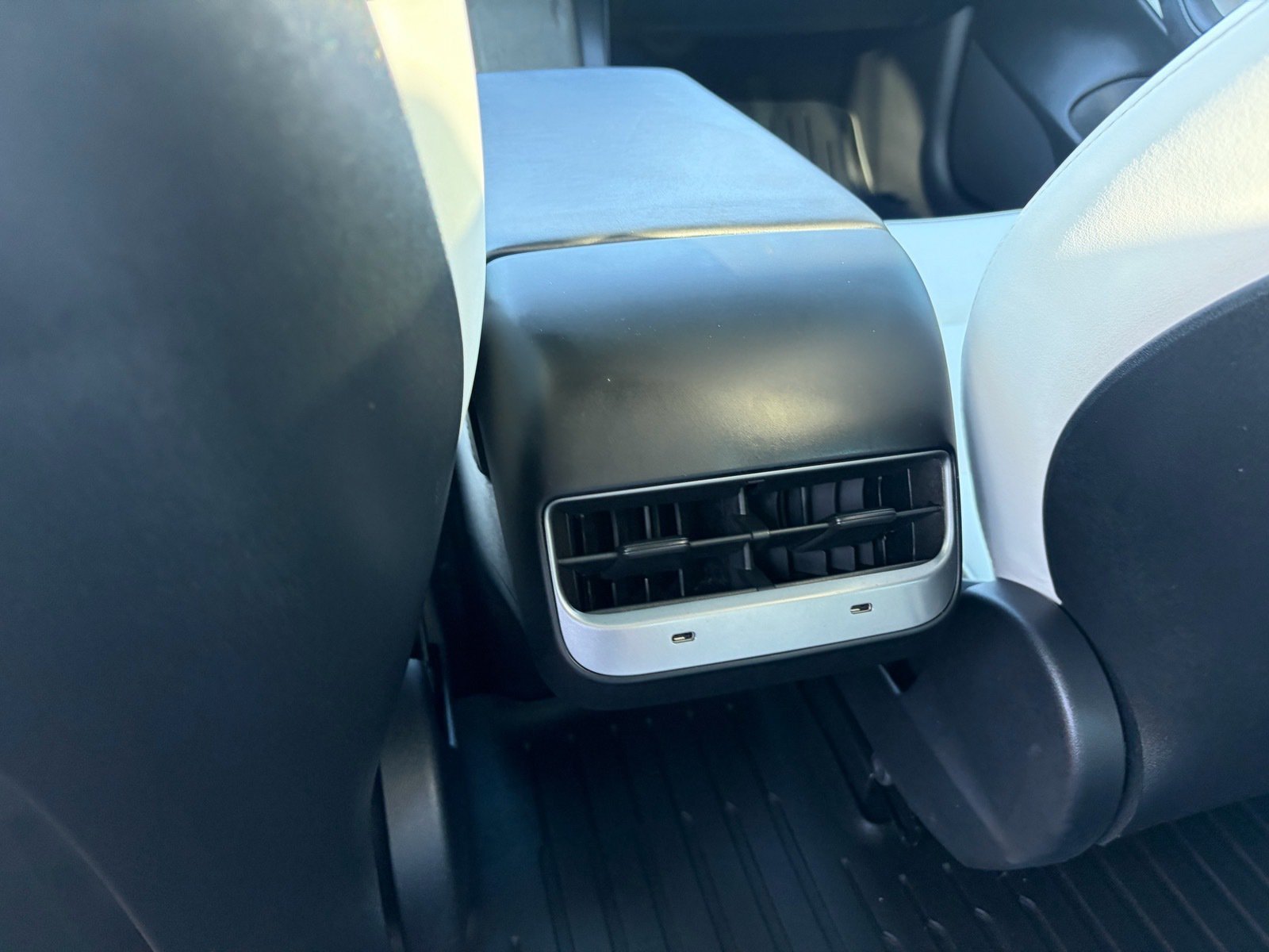 Used 2021  Tesla Standard Range Plus image 25