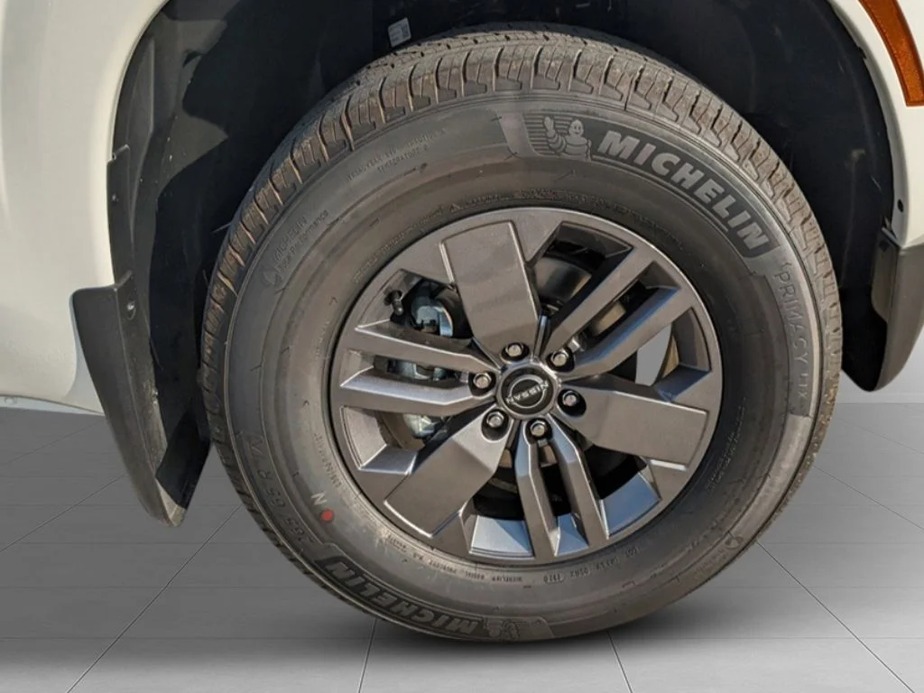 2025 Nissan Frontier SV - Photo 9
