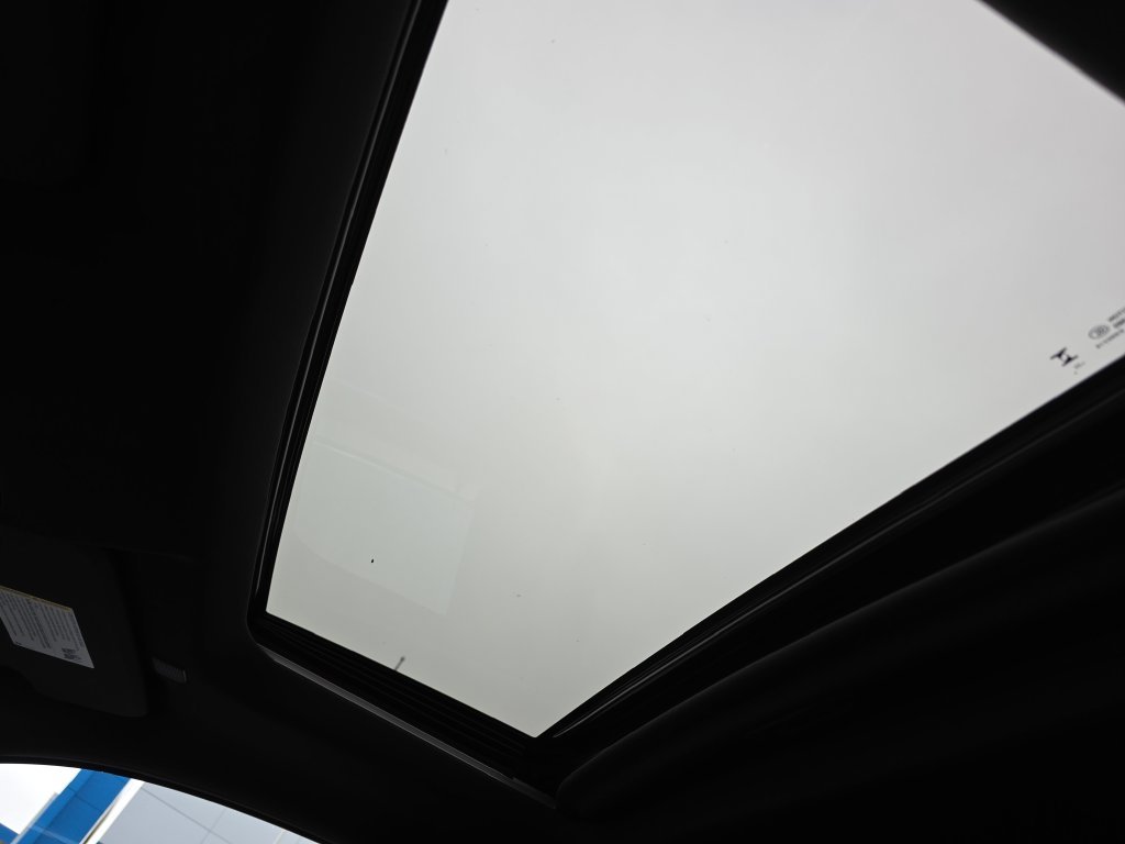 Used 2024 White GMC SLT image 20