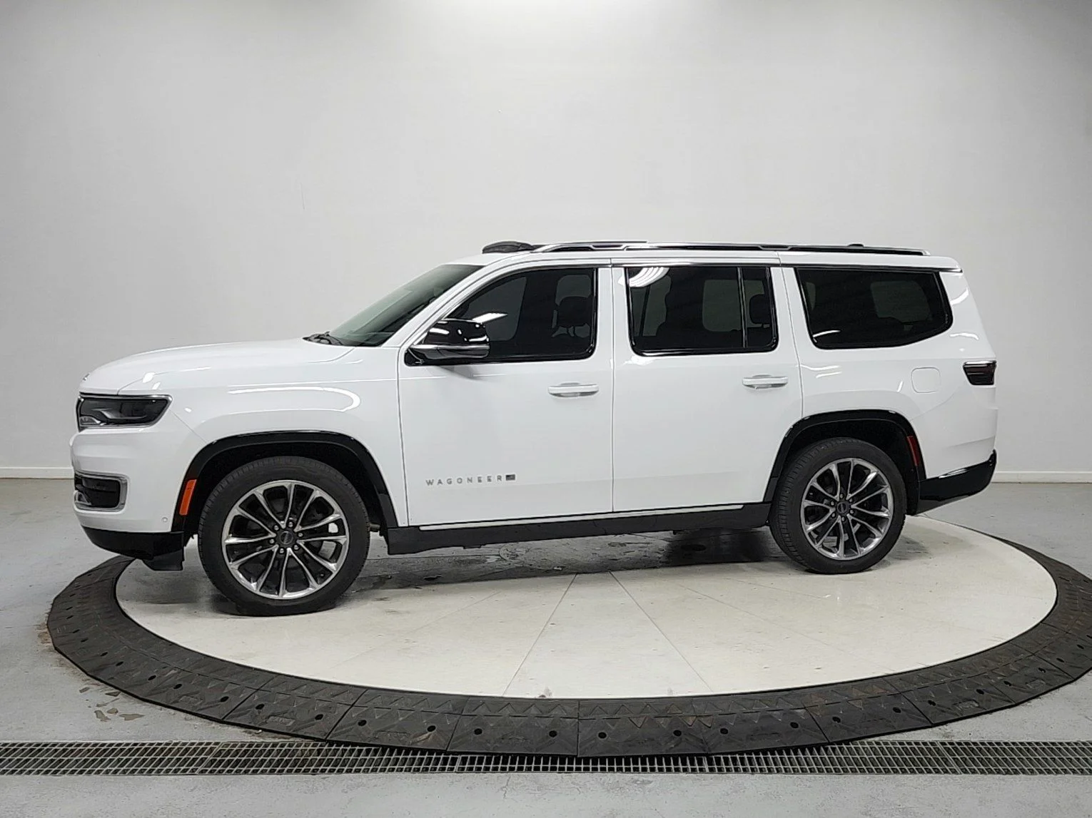 Used 2024 White Jeep Series III image 4