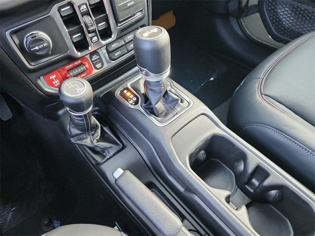 2025 Jeep Wrangler 4-Door Rubicon - Photo 11