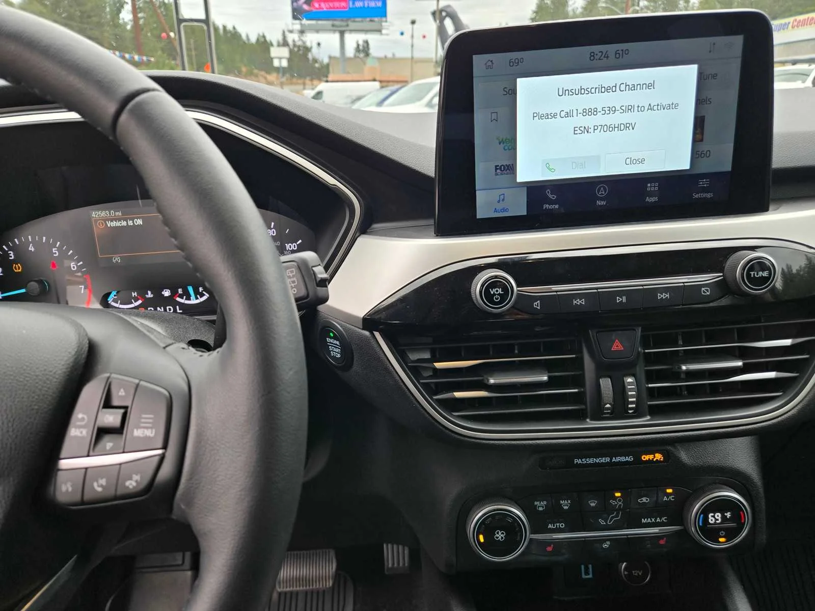 Used 2020  Ford SEL image 13