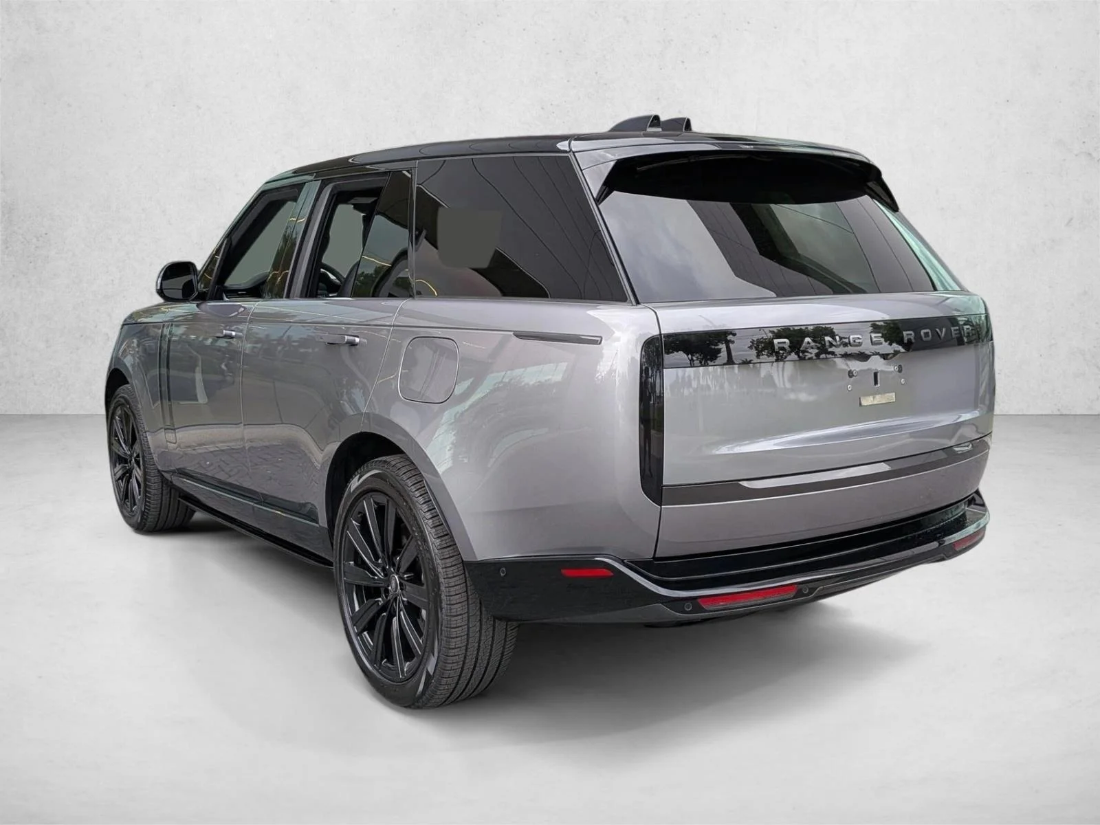 Used 2025 Eiger Grey Metallic Land Rover SE image 8