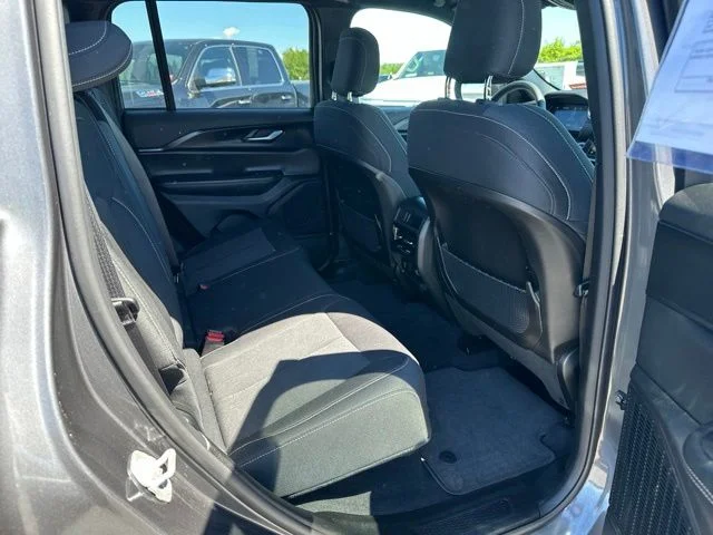 Used 2024 Gray Jeep Laredo image 10