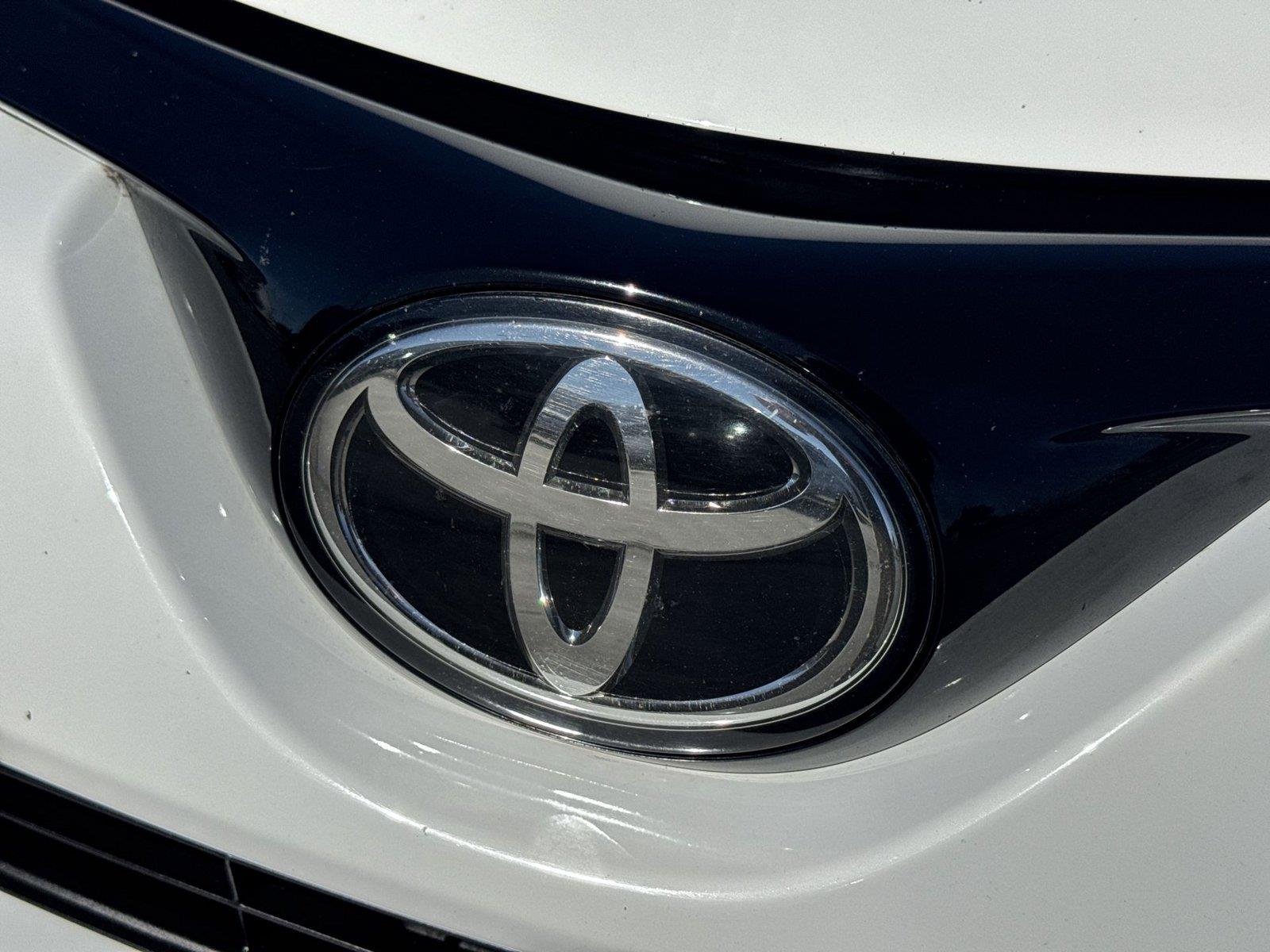 2017 Toyota RAV4 LE - Photo 37