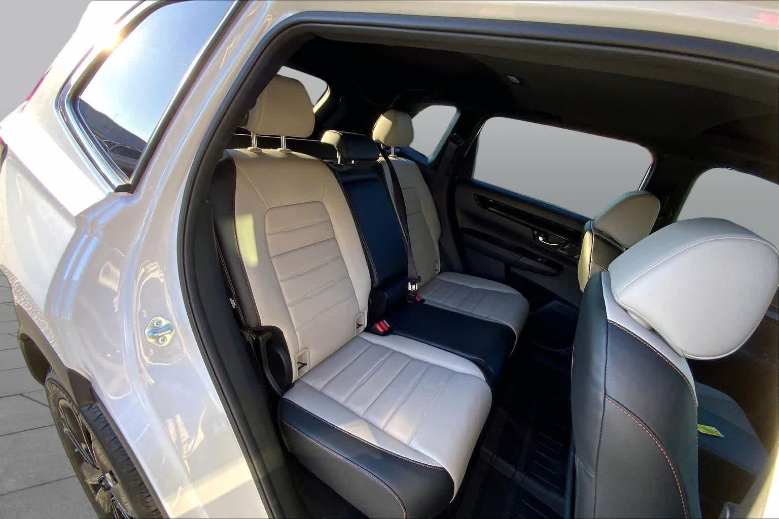 Used 2025 Platinum White Pearl Honda Sport Touring image 17
