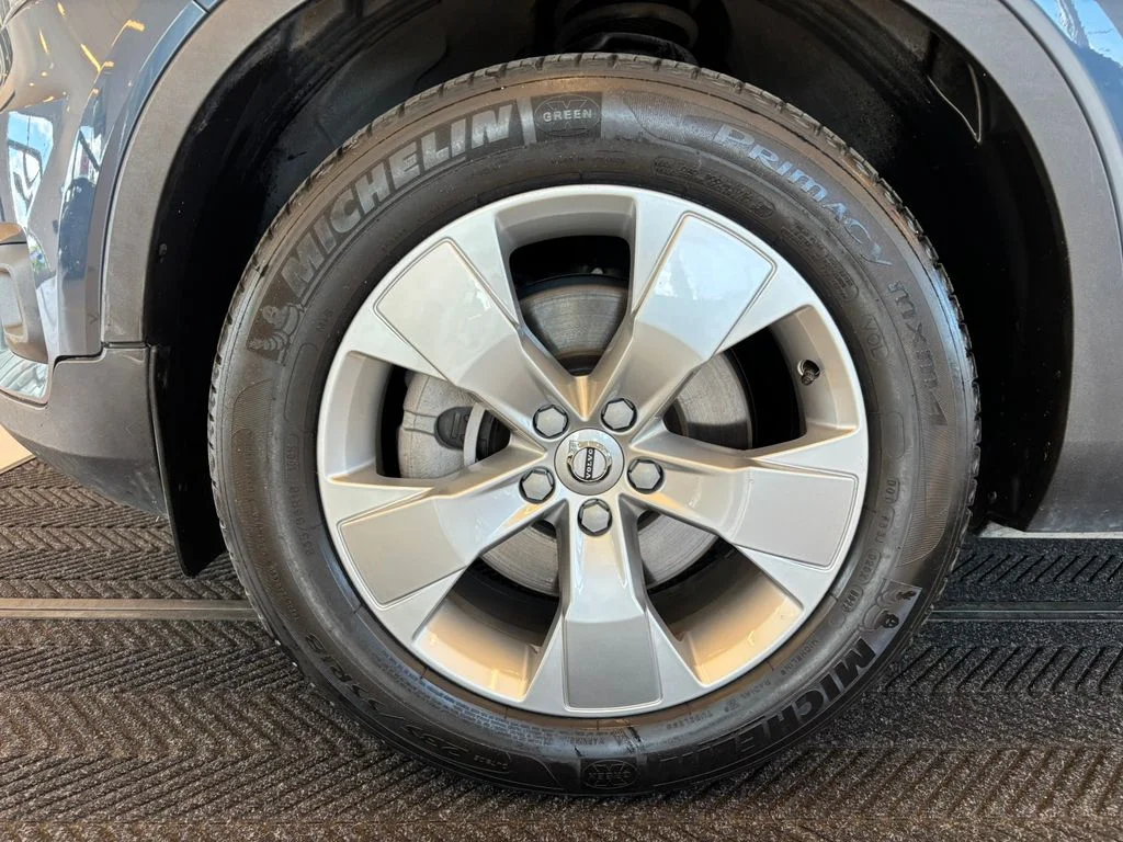 Used 2022 Blue Volvo Momentum image 12