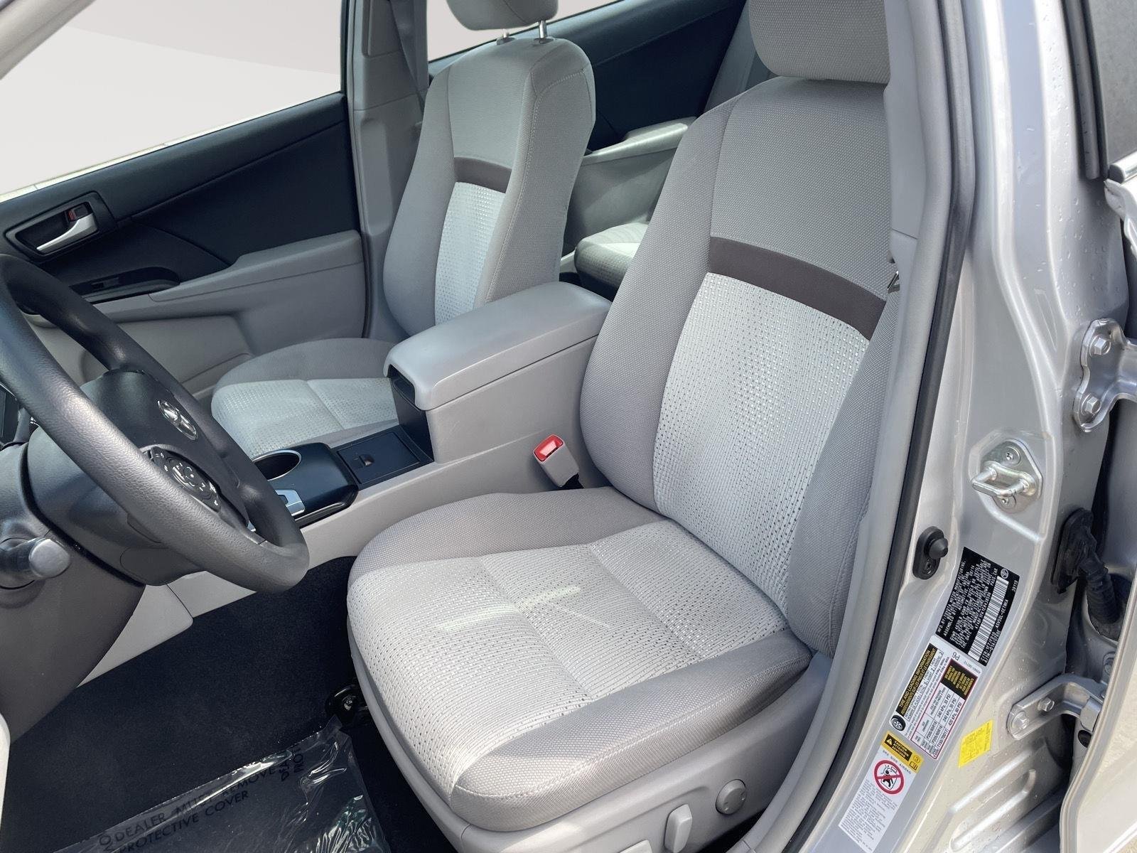 Used 2014 Classic Silver Metallic Toyota LE image 3
