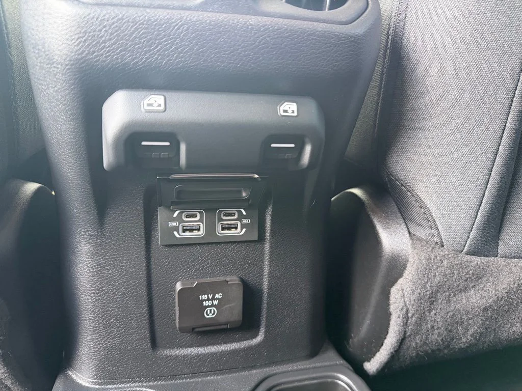 Used 2024 Blue Jeep Sahara image 21