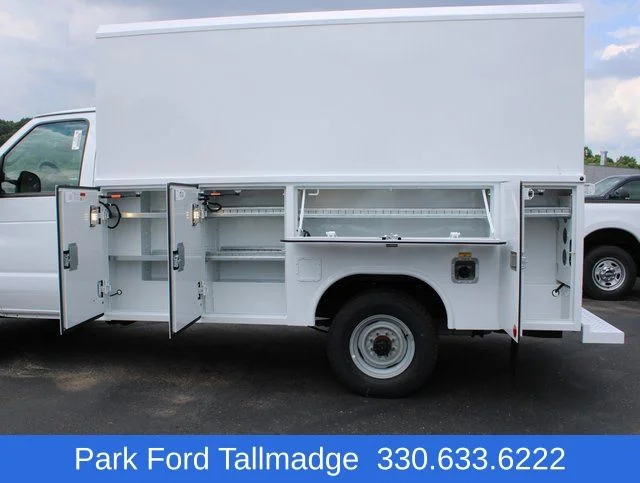 New 2026 Oxford White Ford Base image 3