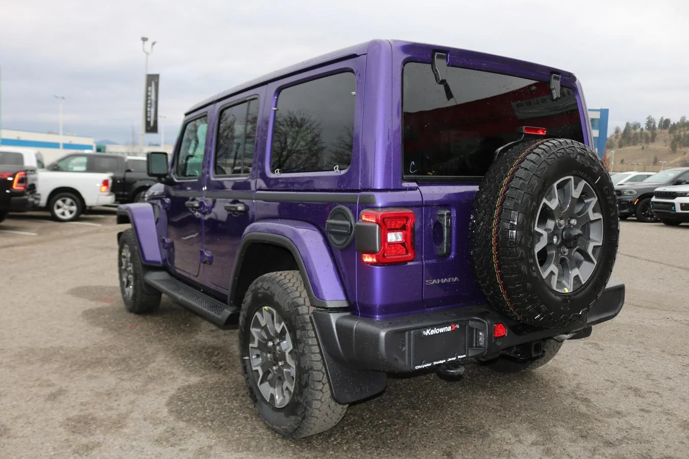 New 2026 reign Jeep Sahara image 7