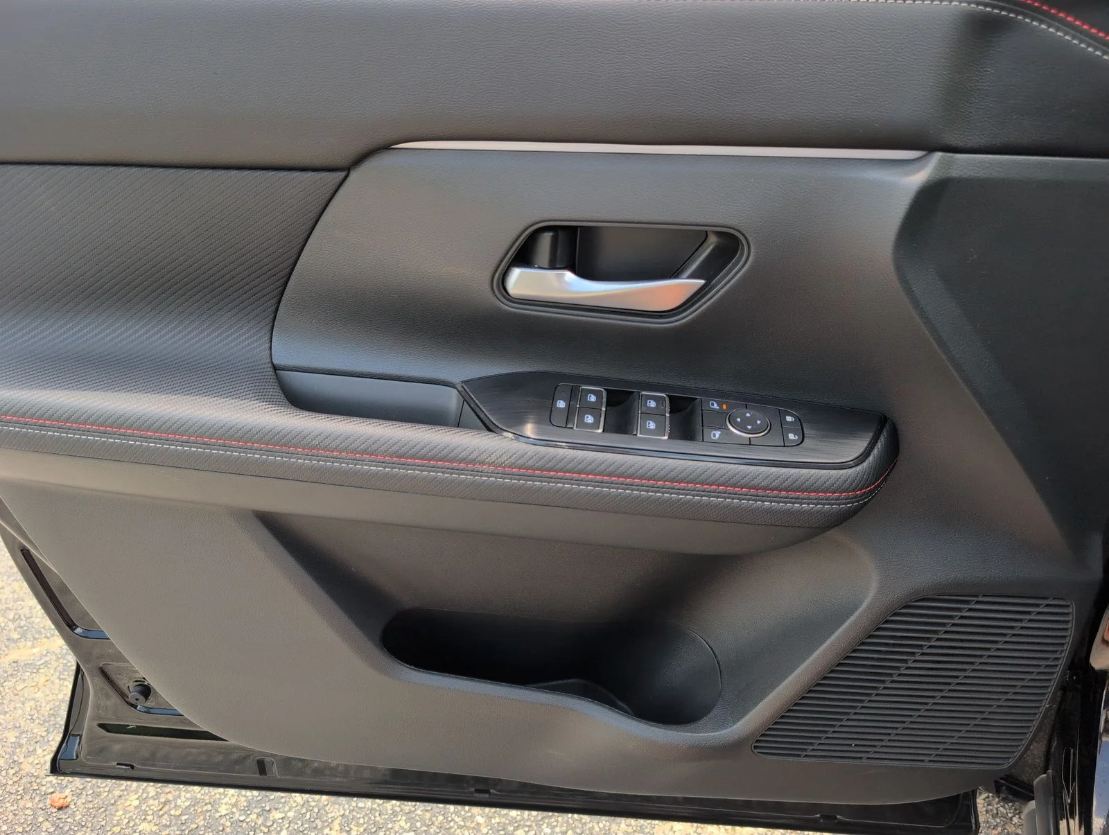 Used 2025 Black Nissan SR image 15