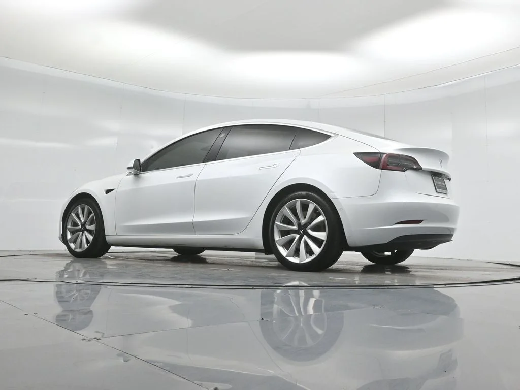 Used 2020  Tesla Standard Range Plus image 45