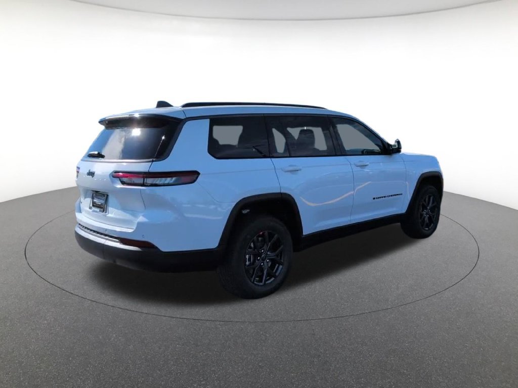 New 2027 White Jeep Laredo Altitude image 7