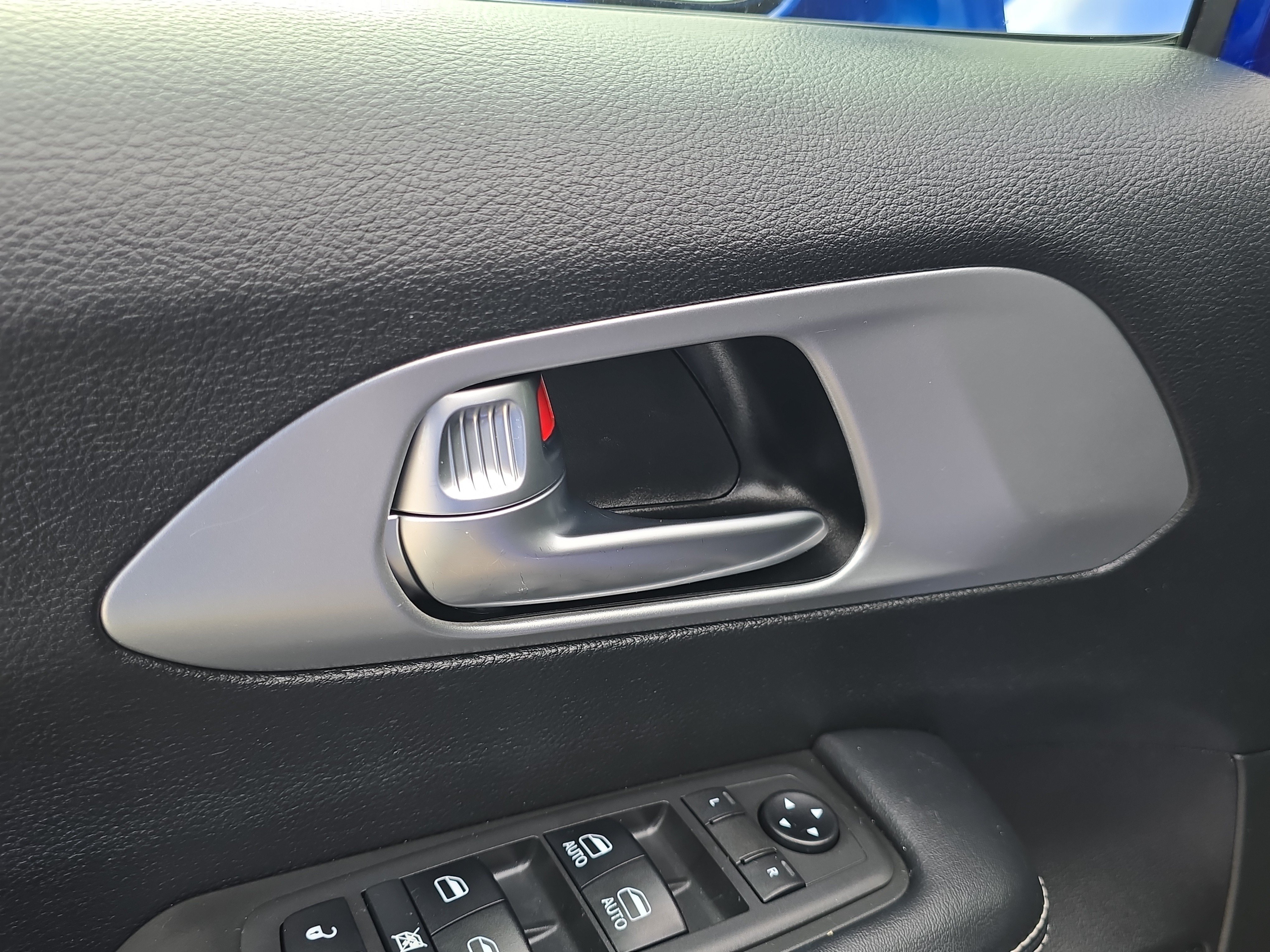 Used 2019 Ocean Blue Metallic Chrysler Touring L image 20