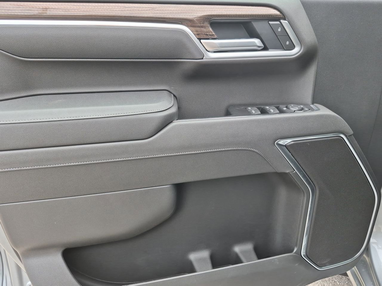 New 2026 Sterling Gray Metallic Chevrolet LT image 22