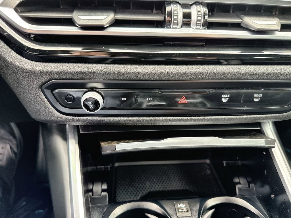 2023 BMW 3 Series 330e - Photo 27