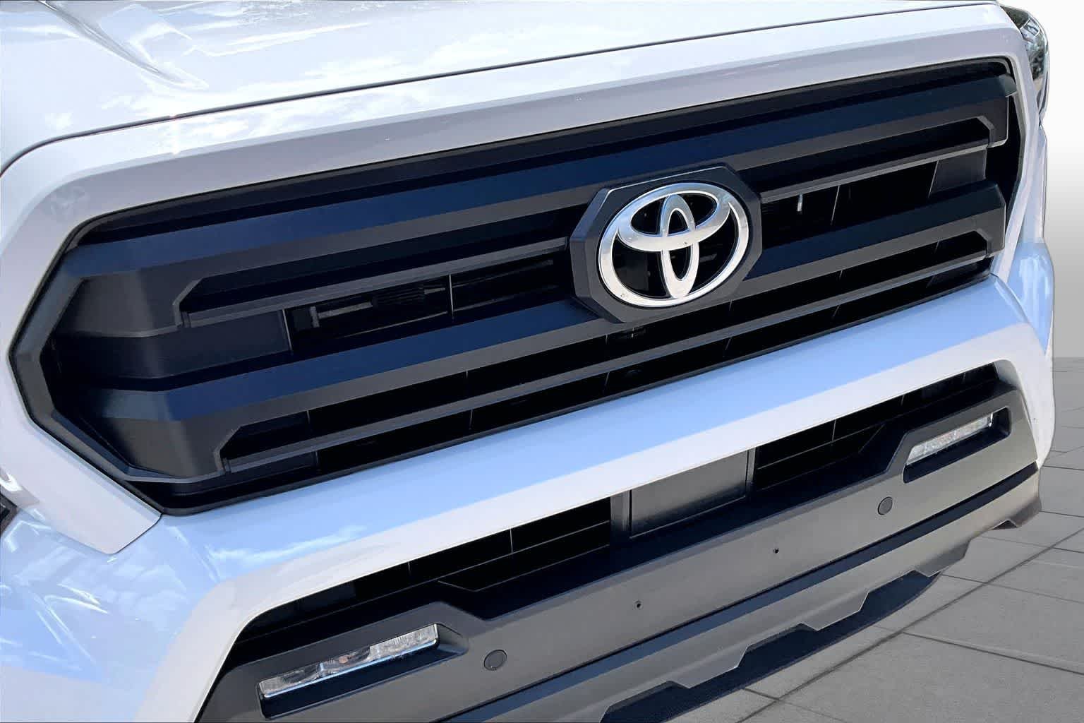 Used 2024 Ice Cap Toyota SR5 image 30