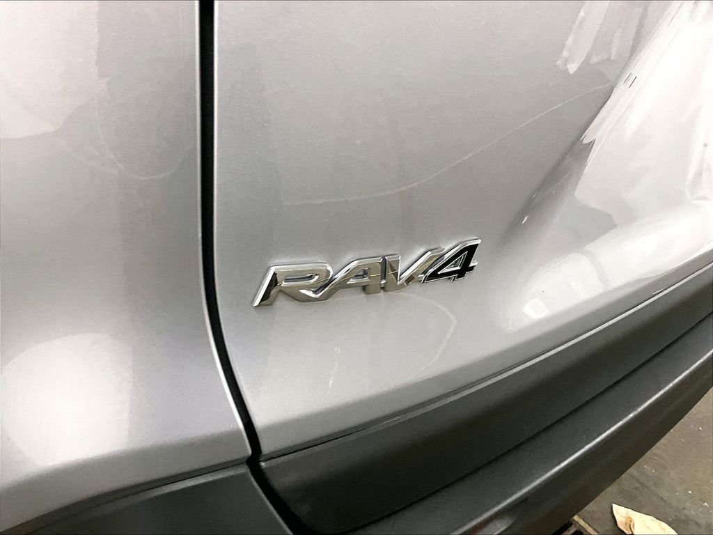 Used 2025 Silver Toyota XLE image 27