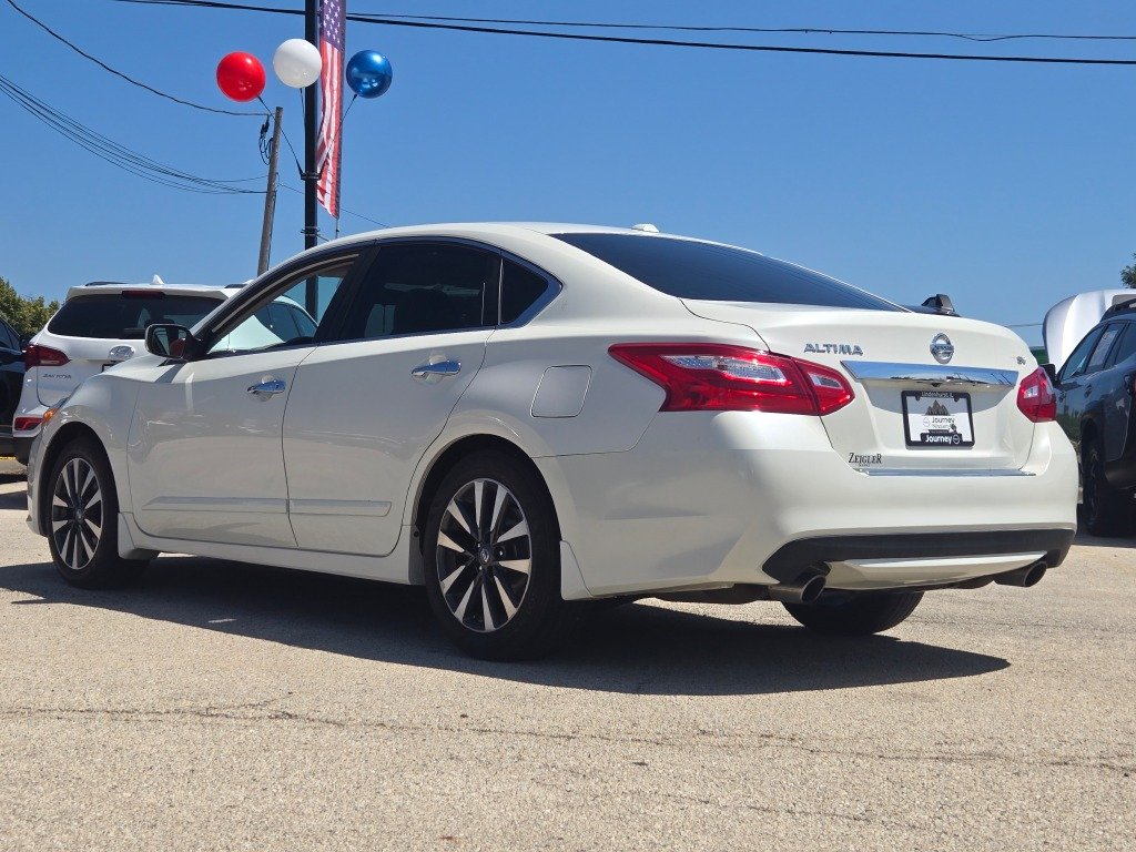 Used 2016 White Nissan 2.5 SV image 14