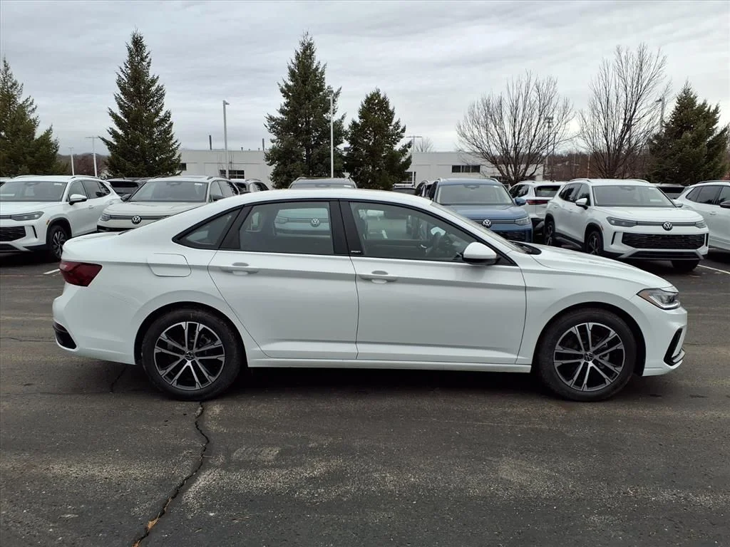 New 2026 Pure White Volkswagen 1.5T Sport image 2