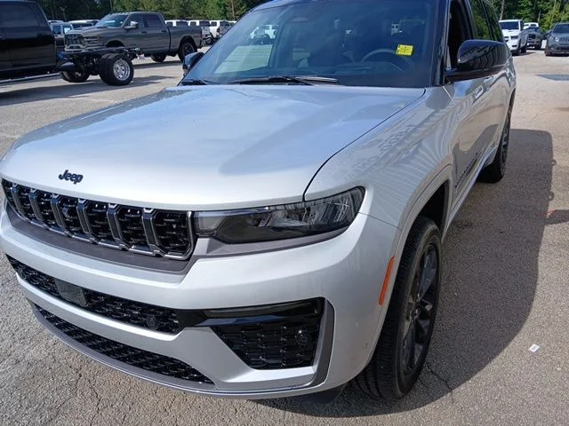 New 2026 Silver Zynith Exterior Paint Jeep Limited Reserve image 7