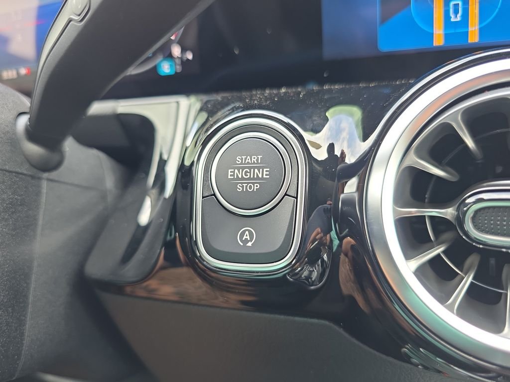 New 2026 White Mercedes-Benz GLA 250 image 25