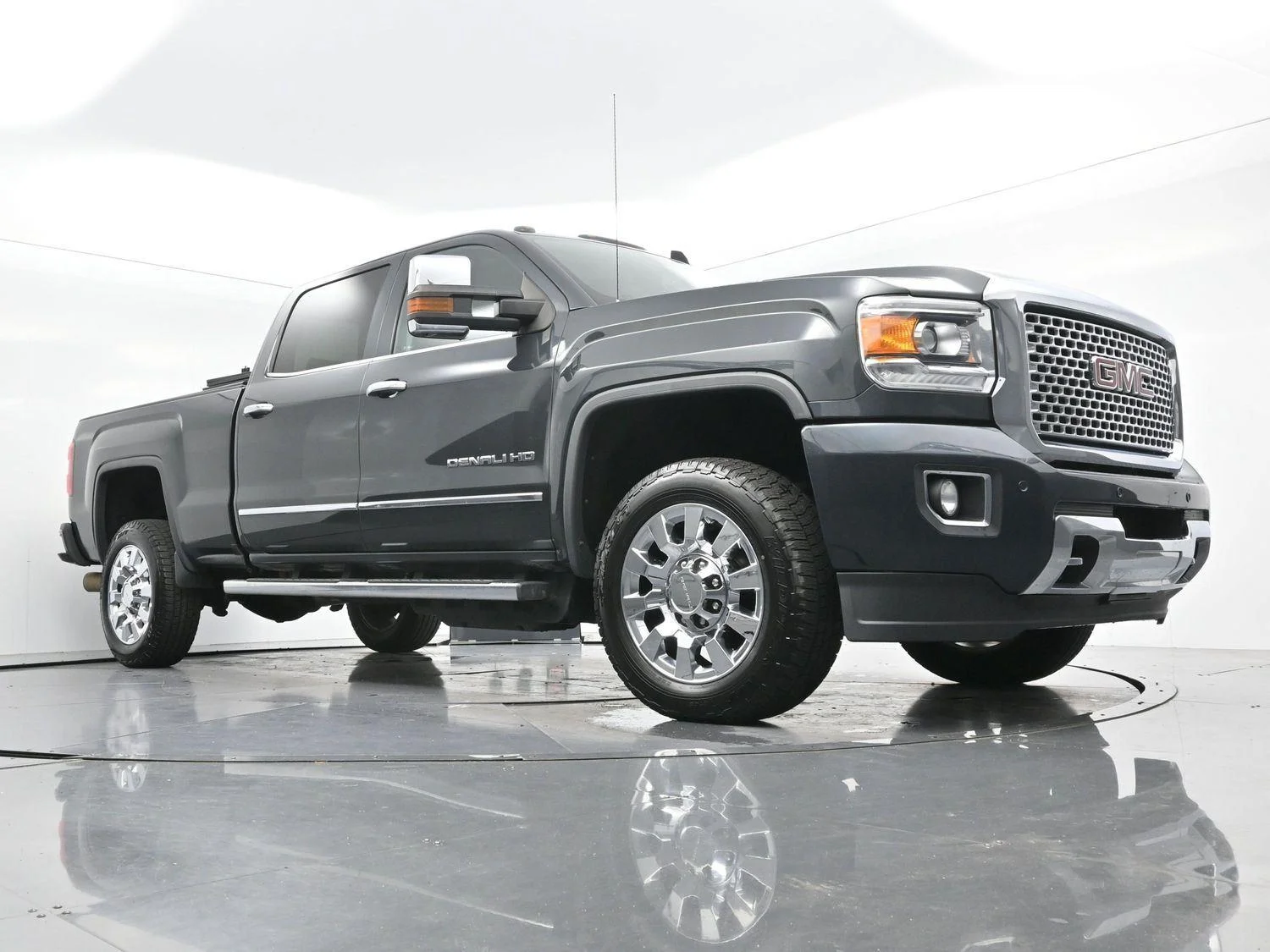 Used 2017 DARK SLATE METALLIC GMC Denali image 50