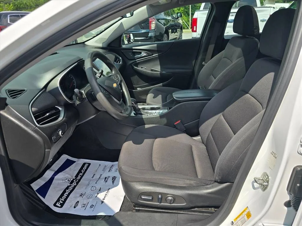 Used 2023 Summit White Chevrolet LT image 9