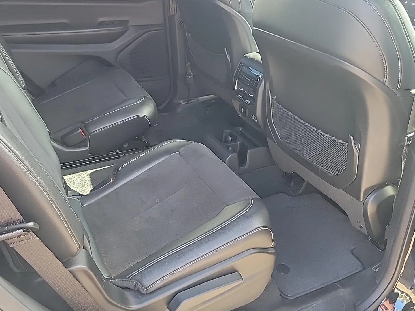 Used 2023 Silver Zynith Jeep Altitude image 19
