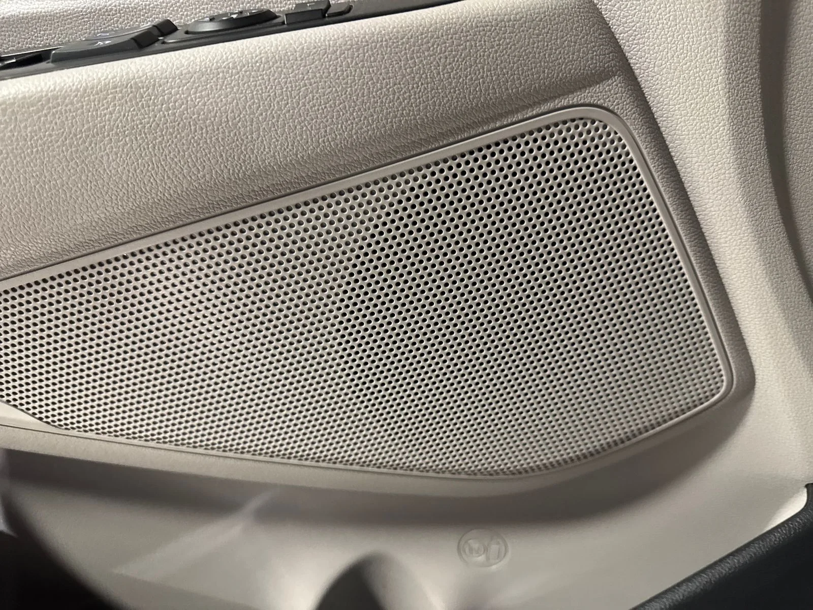Used 2018 Molten Silver Hyundai SEL image 17