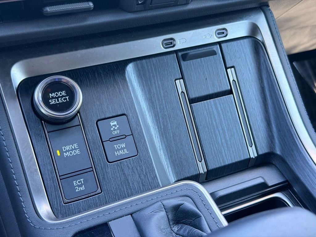Used 2024  Lexus 550 Premium+ image 37