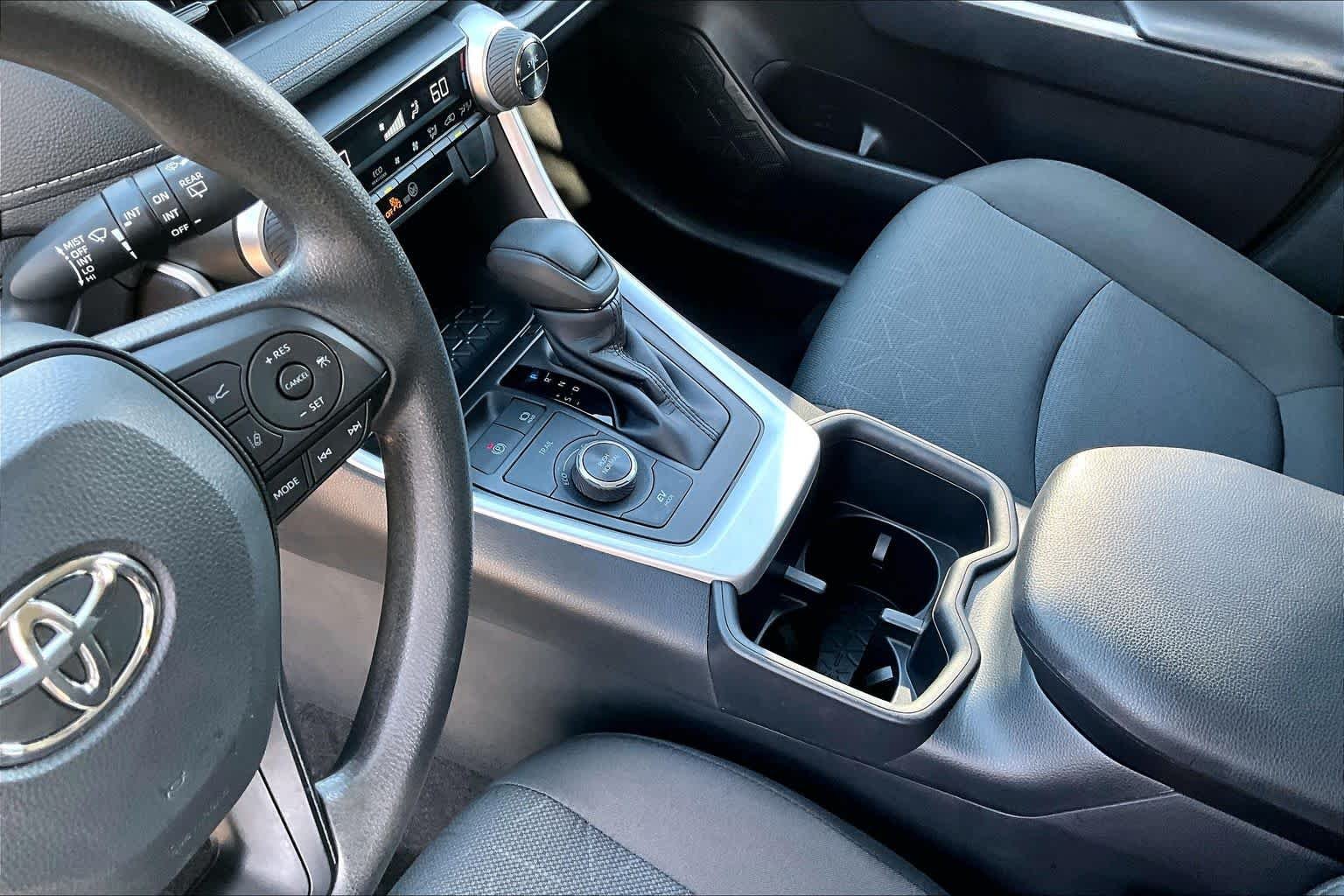 Used 2025 Ice Cap Toyota Hybrid XLE image 16