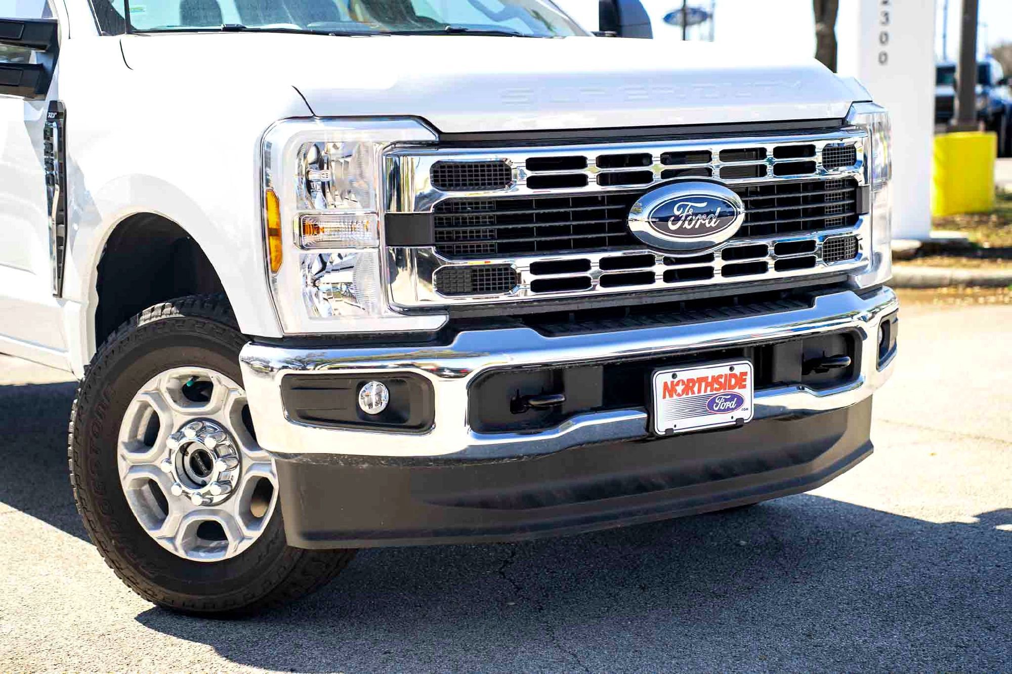 New 2026 Oxford White Ford XLT image 3