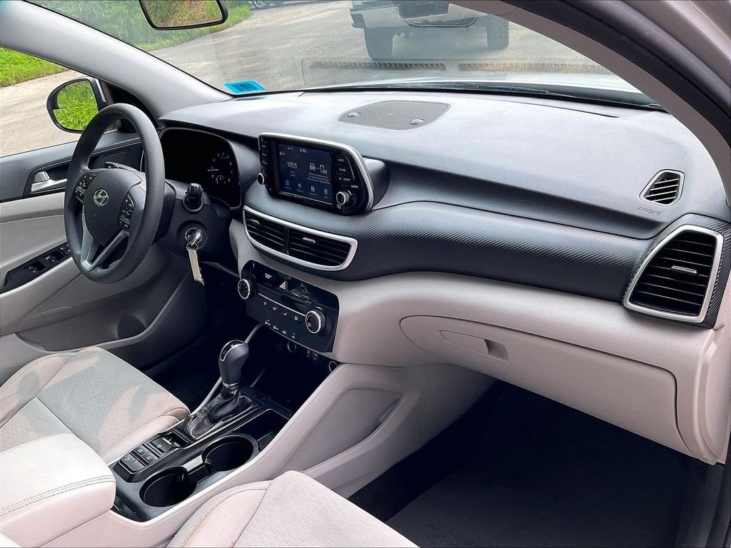 Used 2019 Silver Hyundai SE image 14