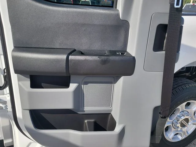 New 2026 Oxford White Ford XLT image 13