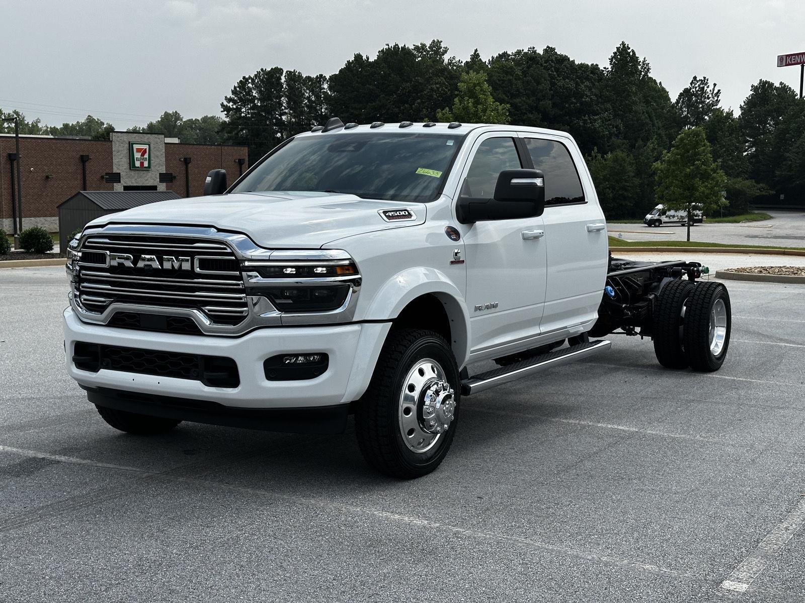 New 2026 Bright White Clear-Coat Exterior Paint RAM Big Horn image 4