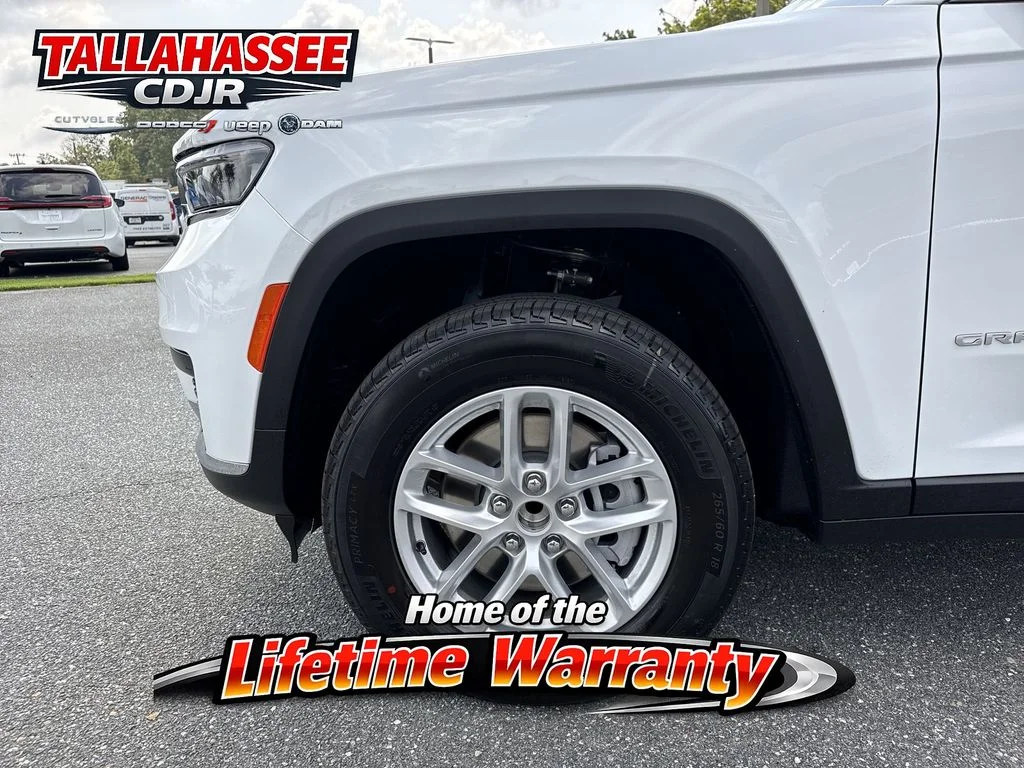 New 2026 Bright White Clearcoat Jeep Laredo image 12