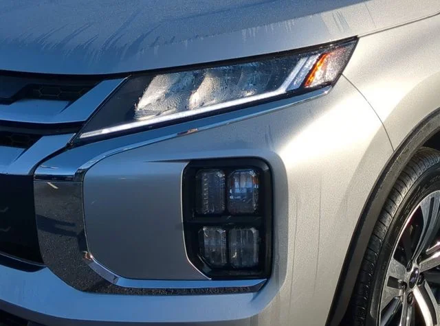 New 2027 Silver Mitsubishi SE image 10