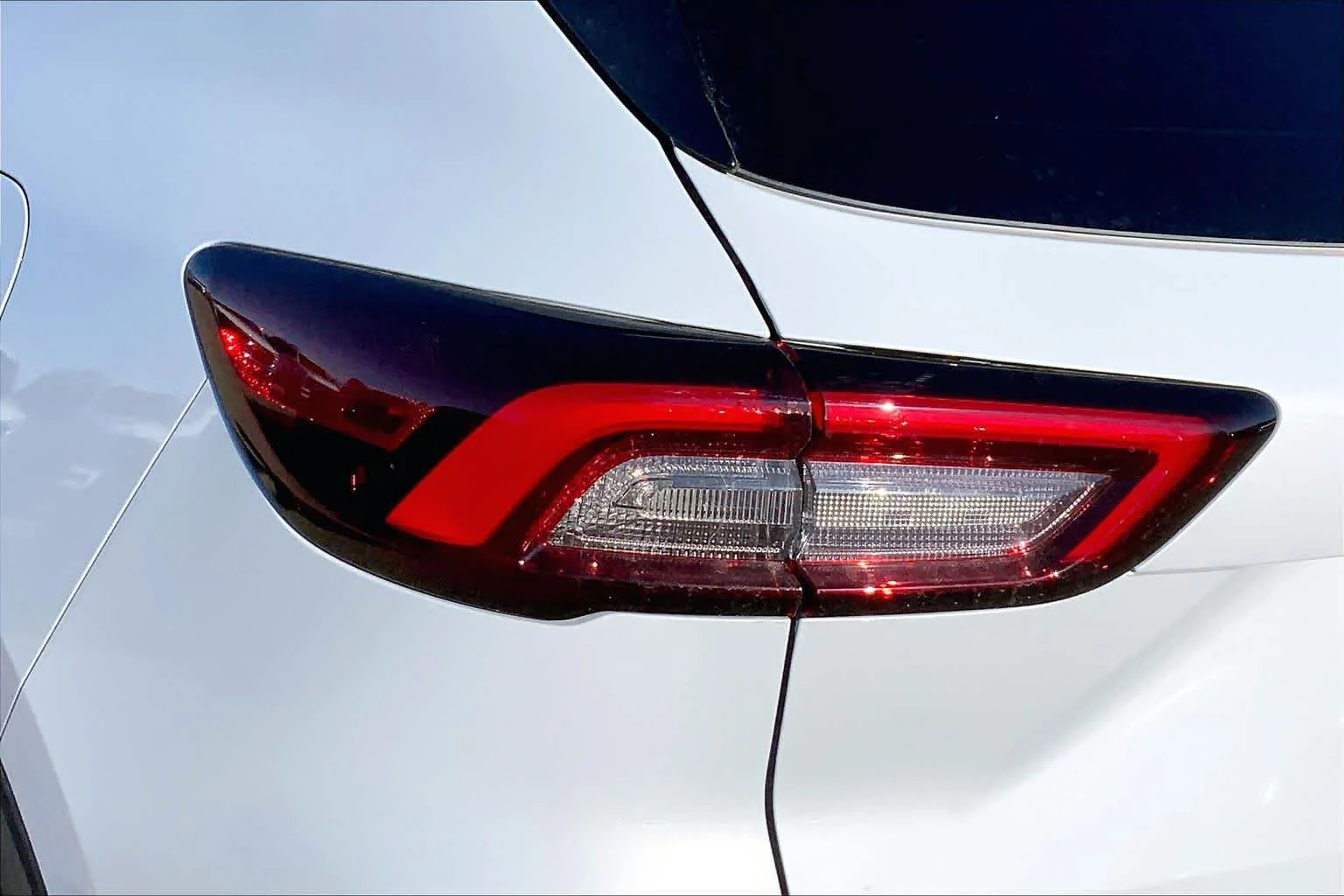 New 2026 Space Silver Metallic Ford ST-Line Select image 14