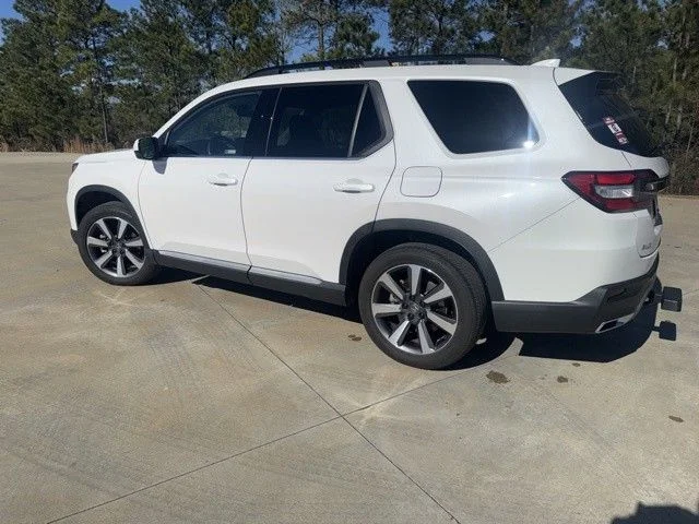 Certified Used 2024 Platinum White Pearl Honda Touring image 6