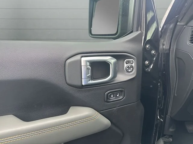 New 2026 Black Clear-Coat Exterior Paint Jeep Mojave image 10