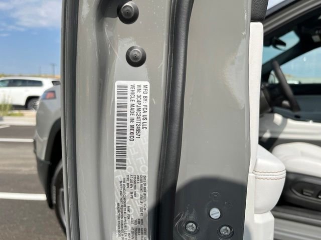 New 2026 Sting-Gray Clear-Coat Exterior Paint Jeep Overland image 14