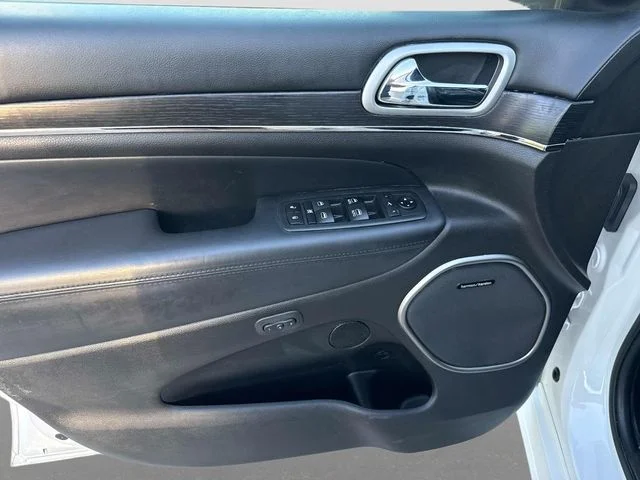 Used 2018 White Jeep Overland image 12