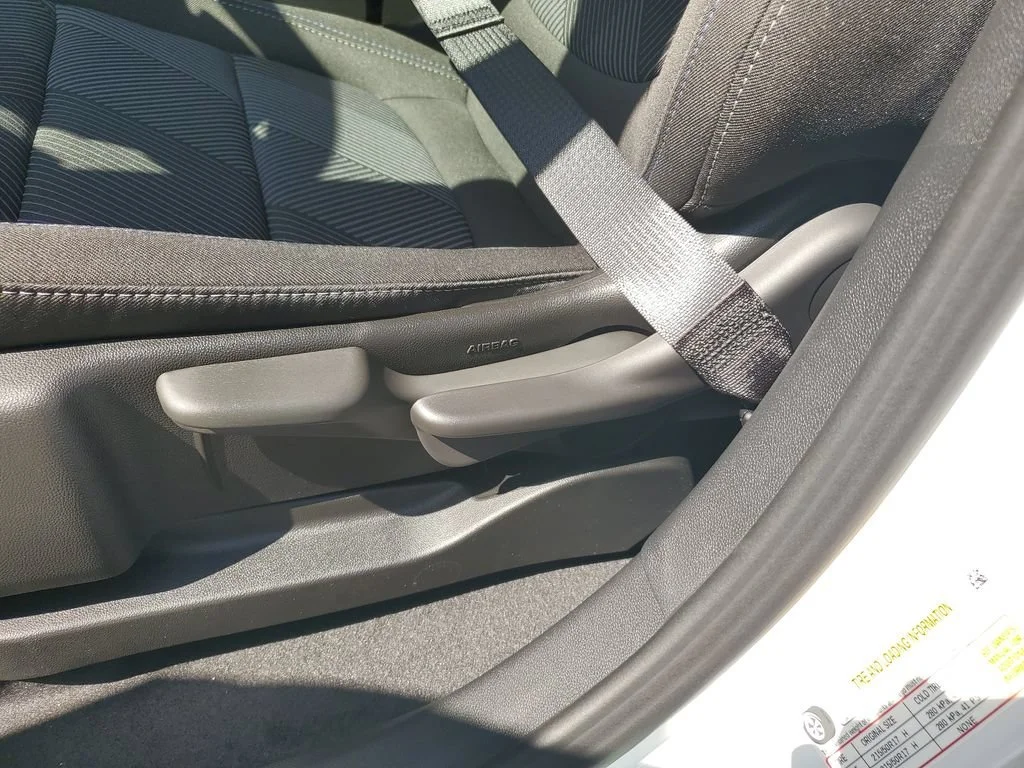 2027 Chevrolet Bolt LT - Photo 21