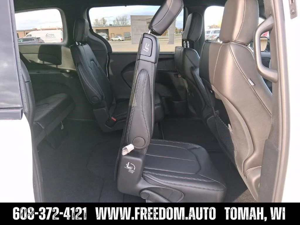 2026 Chrysler Pacifica Select - Photo 27