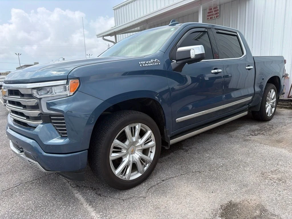 Used 2024 Blue Chevrolet High Country image 3