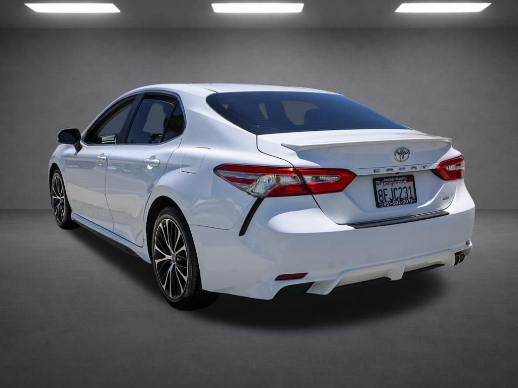 Used 2018 White Toyota SE image 5