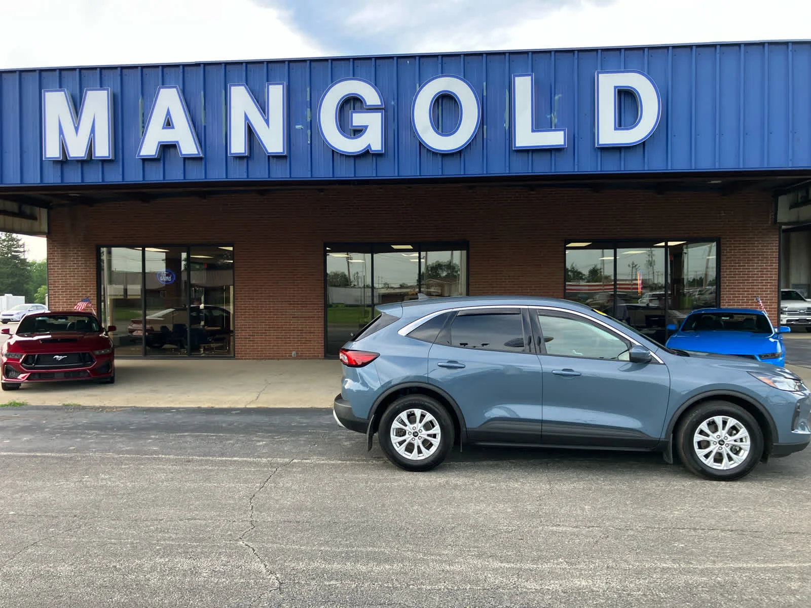 Used 2023 Vapor Blue Metallic Ford Active image 32