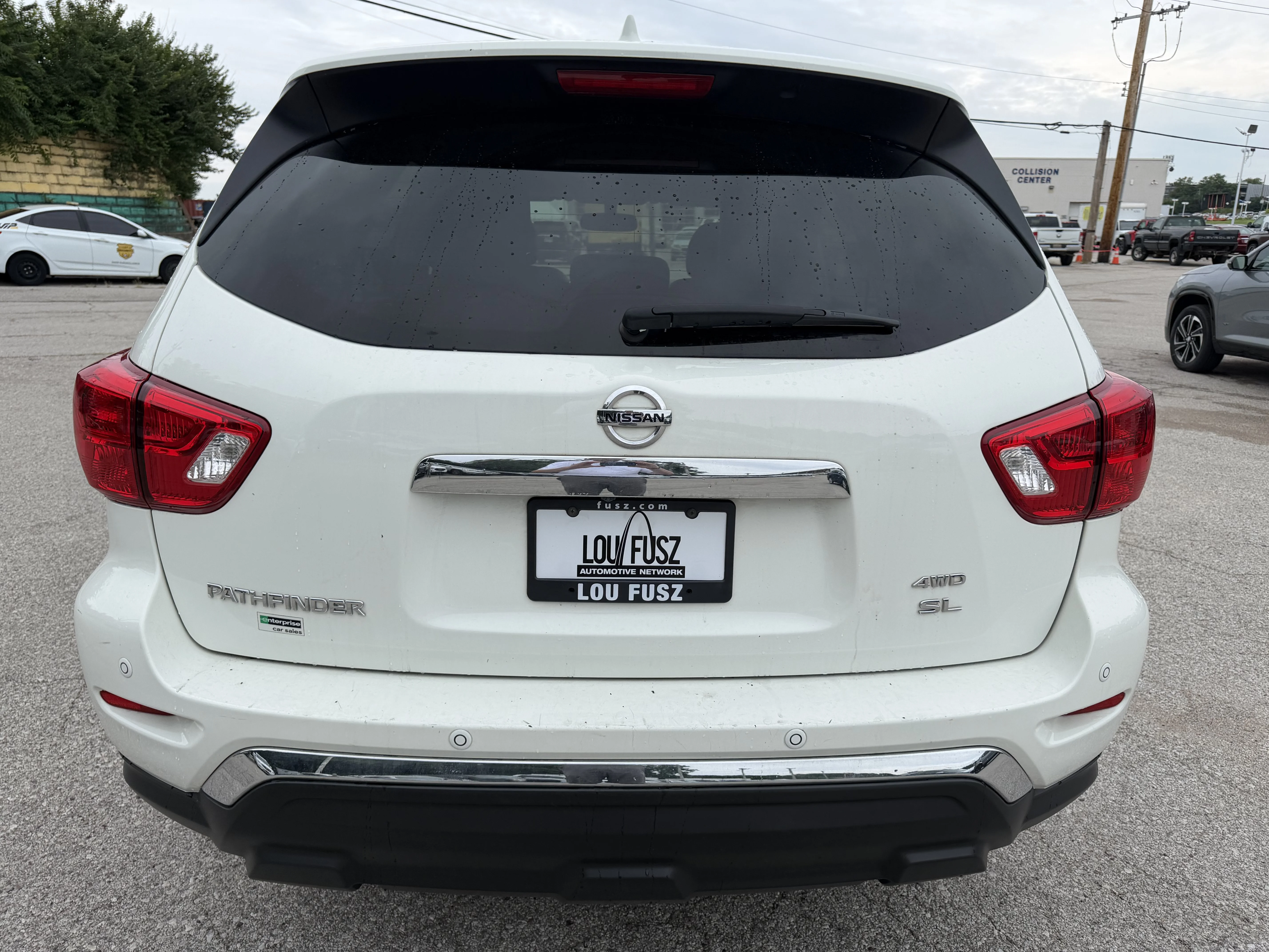 Used 2019 Glacier White Nissan SL image 6